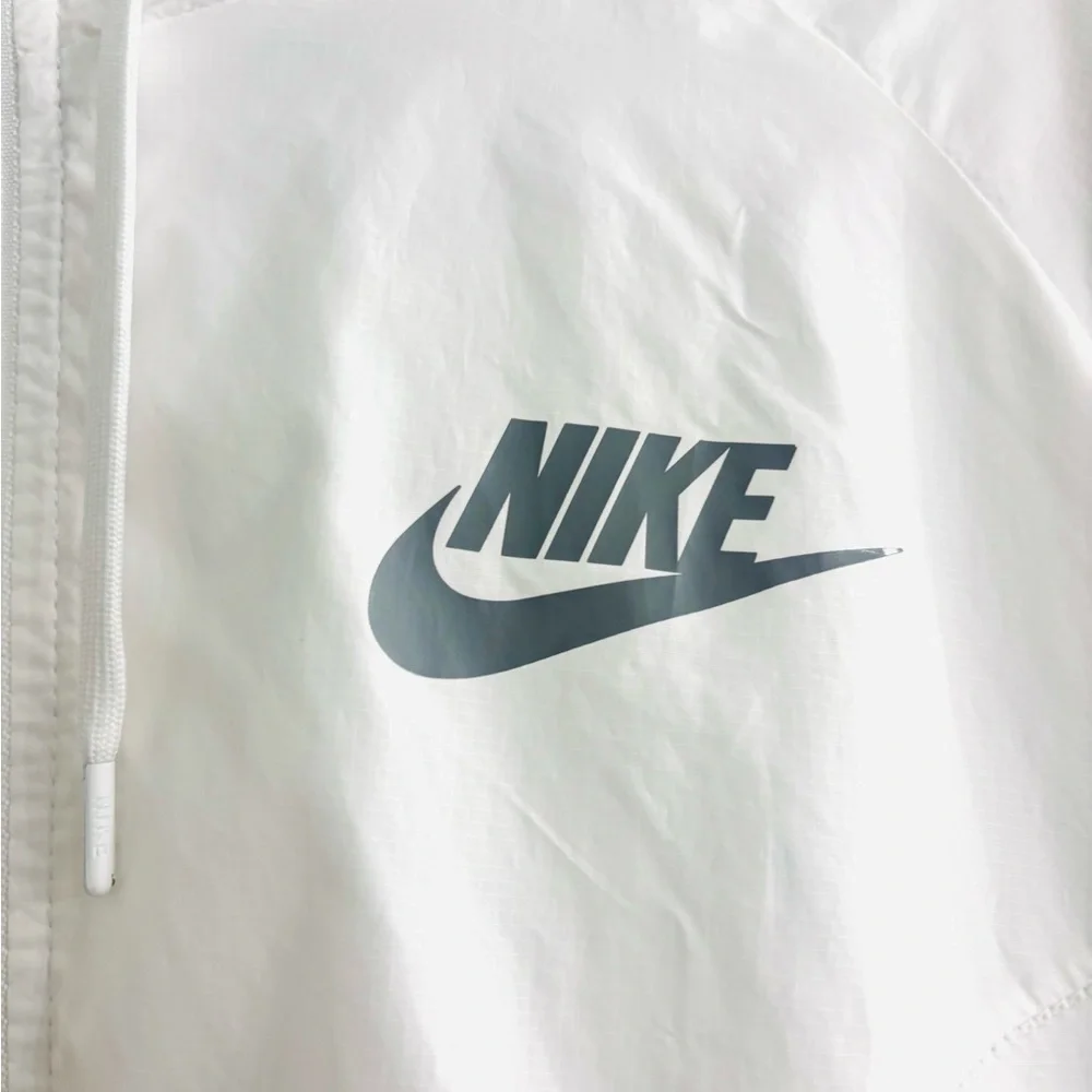 Nike Women's Utility Jacket in White - Picture 4 of 8
